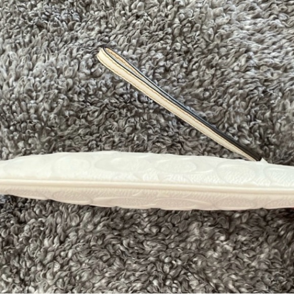 COACH SIGNATURE EMBOSSED LARGE WRISTLET/WALLET/CLUTCH - Picture 3 of 5